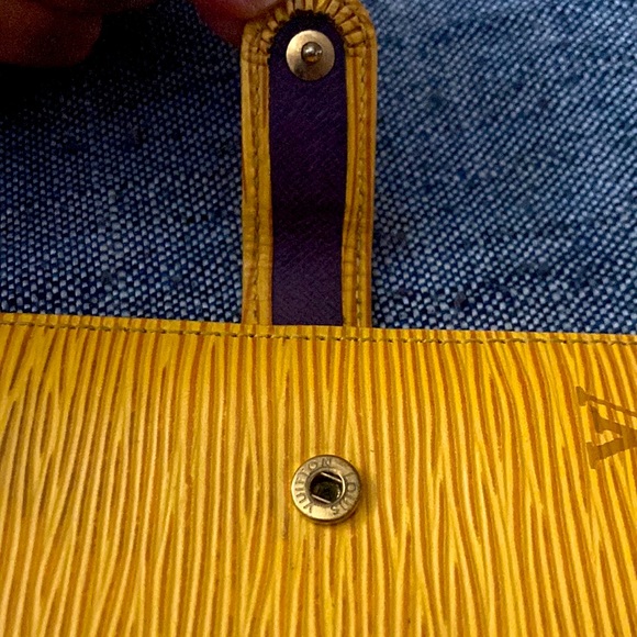 LV Epi Marco Snap Wallet, It is in good Condition!! Please look at Pictures!! - Picture 2 of 12